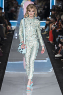 Moschino Fall 2018 Ready-to-Wear , Moschino осень зима 2018 , Fashion show , неделя моды в Милане , MFW , Mainstyles